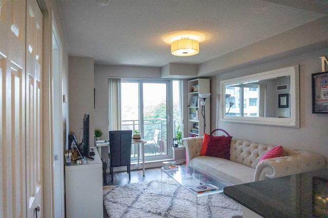 404 - 19 Barberry Pl, Condo with 1 bedrooms, 1 bathrooms and 1 parking in Toronto ON | Image 3