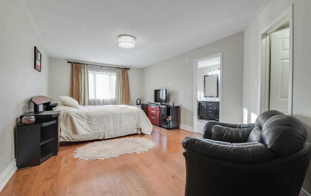 14 Karl Crt, House attached with 4 bedrooms, 5 bathrooms and 5 parking in Vaughan ON | Image 5