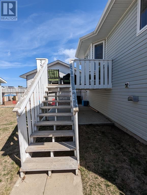 2304 7 Avenue Ne, House detached with 3 bedrooms, 2 bathrooms and 3 parking in Medicine Hat AB | Image 28