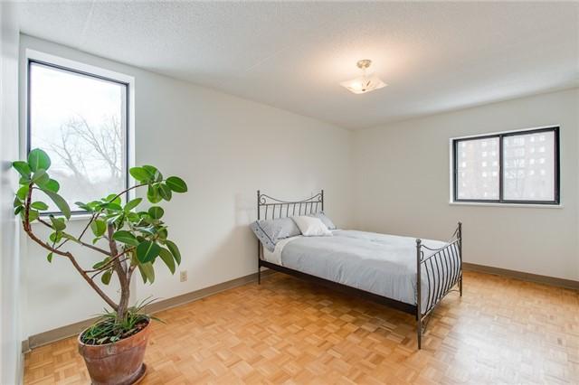 404 - 1 Innismore Cres, Condo with 2 bedrooms, 2 bathrooms and 1 parking in Toronto ON | Image 10