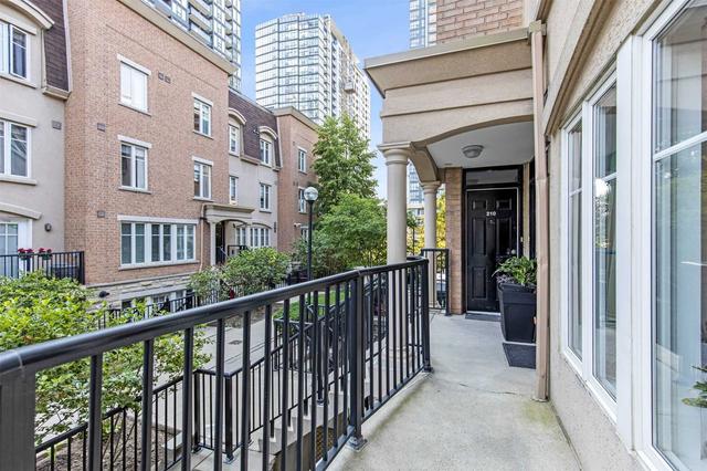 207 - 26 Western Battery Rd, Townhouse with 2 bedrooms, 2 bathrooms and 1 parking in Toronto ON | Image 8