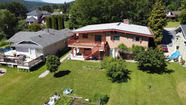 5713 Woodland Drive, House detached with 4 bedrooms, 3 bathrooms and 6 parking in Central Kootenay F BC | Image 10