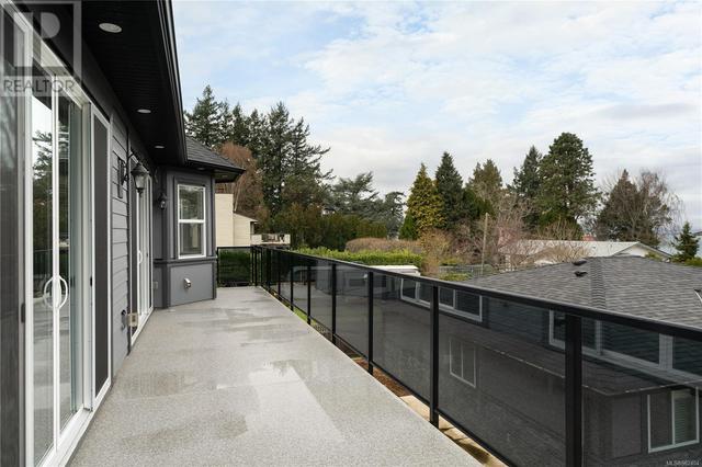 4580 Bonnieview Pl, House detached with 9 bedrooms, 8 bathrooms and 5 parking in Saanich BC | Image 16