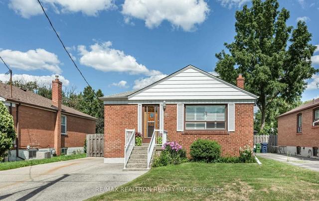 233 Hallmark Ave, House detached with 3 bedrooms, 2 bathrooms and 2 parking in Toronto ON | Image 1