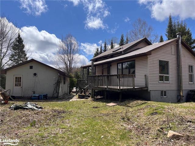 222 Town Line Road W, House detached with 2 bedrooms, 1 bathrooms and 7 parking in Huntsville ON | Image 2