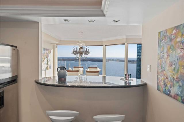2508 - 65 Harbour Sq, Condo with 2 bedrooms, 2 bathrooms and 1 parking in Toronto ON | Image 9
