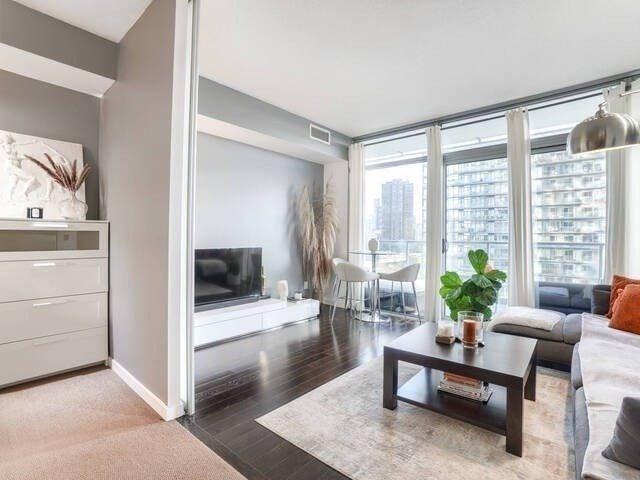 811 - 103 The Queensway Ave, Condo with 1 bedrooms, 1 bathrooms and 1 parking in Toronto ON | Image 4
