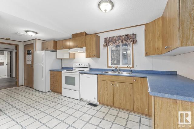 5320 53 St, House other with 3 bedrooms, 2 bathrooms and null parking in Cold Lake AB | Image 21