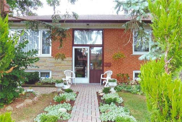 363 Alper St, House detached with 3 bedrooms, 2 bathrooms and 2 parking in Richmond Hill ON | Image 1