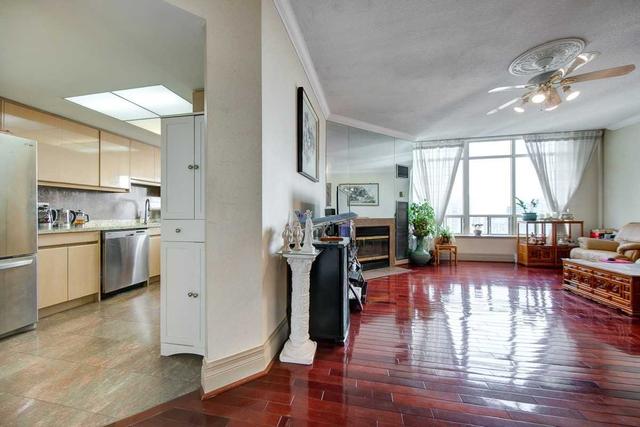 ph2411 - 7 Bishop Ave, Condo with 3 bedrooms, 2 bathrooms and 1 parking in Toronto ON | Image 3