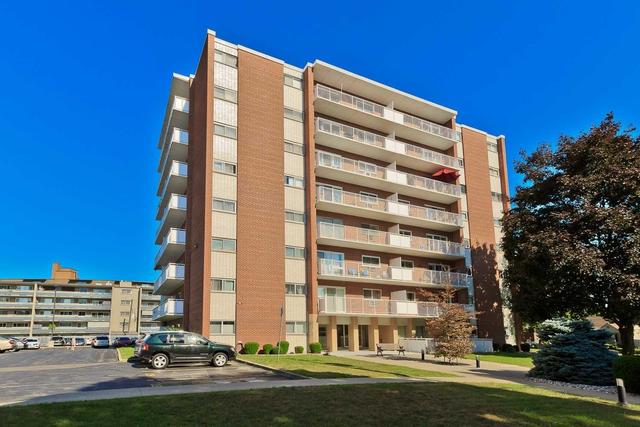 404 - 8 Woodman Dr S, Condo with 1 bedrooms, 1 bathrooms and 1 parking in Hamilton ON | Image 1