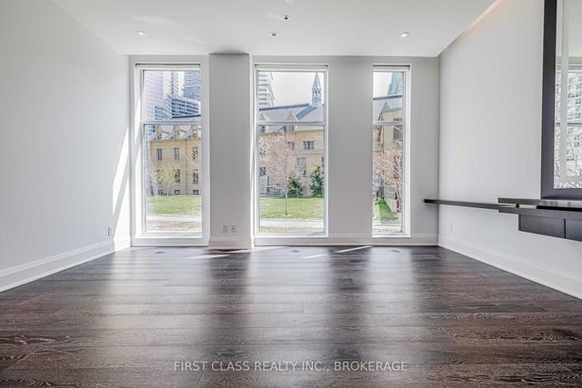 th01 - 63 St Mary St, Townhouse with 3 bedrooms, 3 bathrooms and 2 parking in Toronto ON | Image 3