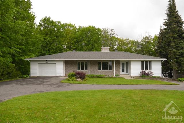 1505 Old Montreal Road, House detached with 4 bedrooms, 2 bathrooms and 10 parking in Ottawa ON | Card Image