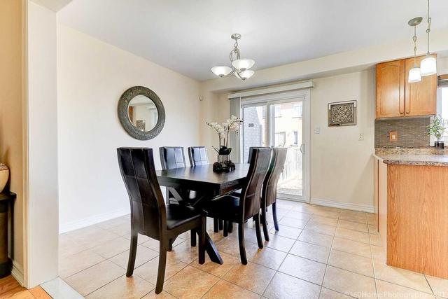 37 Crestbank Crt, House attached with 3 bedrooms, 3 bathrooms and 1 parking in Vaughan ON | Image 4