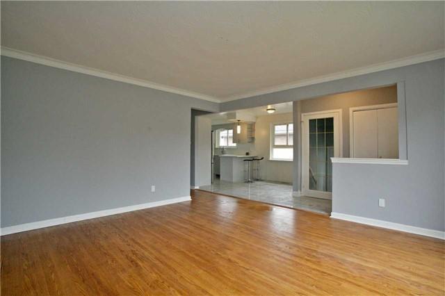 23 Dalcourt Dr, House detached with 3 bedrooms, 2 bathrooms and 3 parking in Toronto ON | Image 4