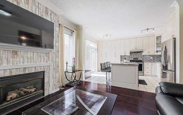 37 Brooks Ave, House detached with 4 bedrooms, 3 bathrooms and 4 parking in Aurora ON | Image 3