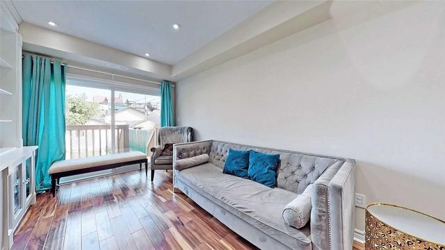 575 Concord Ave, House semidetached with 3 bedrooms, 3 bathrooms and 2 parking in Toronto ON | Image 3