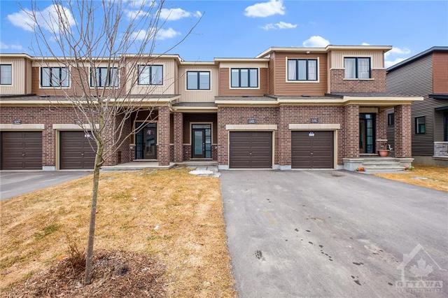 648 Hamsa Street, Townhouse with 3 bedrooms, 4 bathrooms and 3 parking in Ottawa ON | Image 1