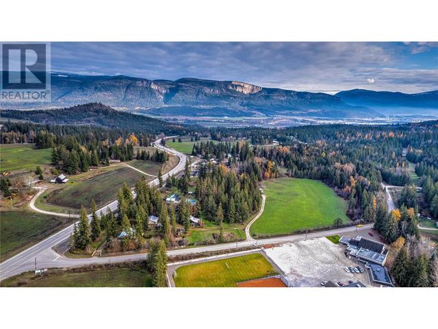 11 Gardom Lake Road, House detached with 2 bedrooms, 2 bathrooms and null parking in North Okanagan F BC | Image 4
