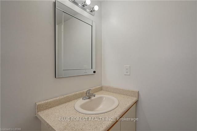 416 - 15 Jacksway Cres, Townhouse with 3 bedrooms, 2 bathrooms and 1 parking in London ON | Image 8