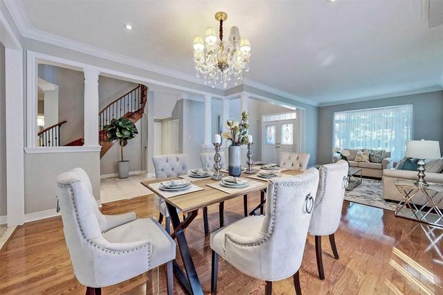 17 Wolf Trail Cres, House detached with 4 bedrooms, 5 bathrooms and 4 parking in Richmond Hill ON | Image 2