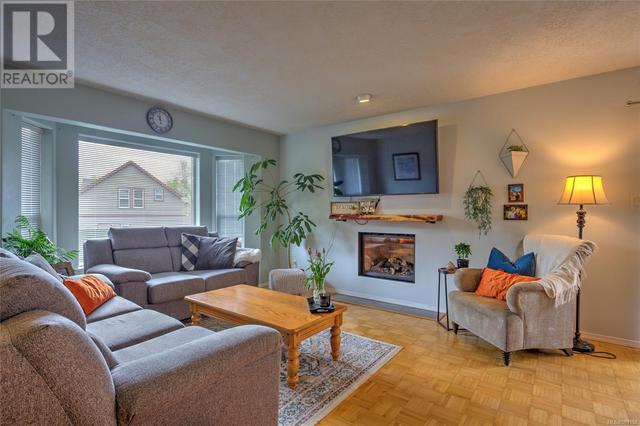 150 & 160 Gravelle Pl, House detached with 4 bedrooms, 2 bathrooms and 3 parking in Lake Cowichan BC | Image 2