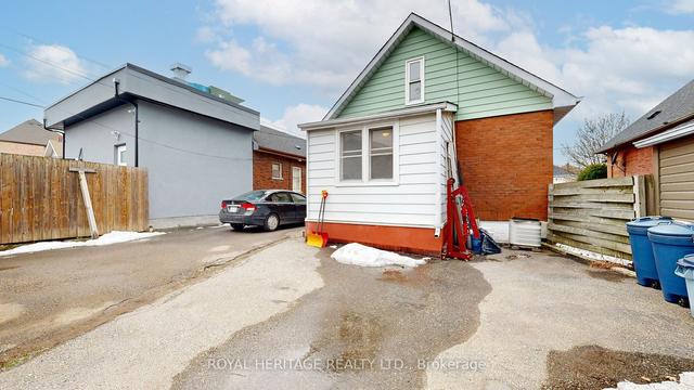 43 Gladstone Ave, House detached with 2 bedrooms, 1 bathrooms and 4 parking in Oshawa ON | Image 8