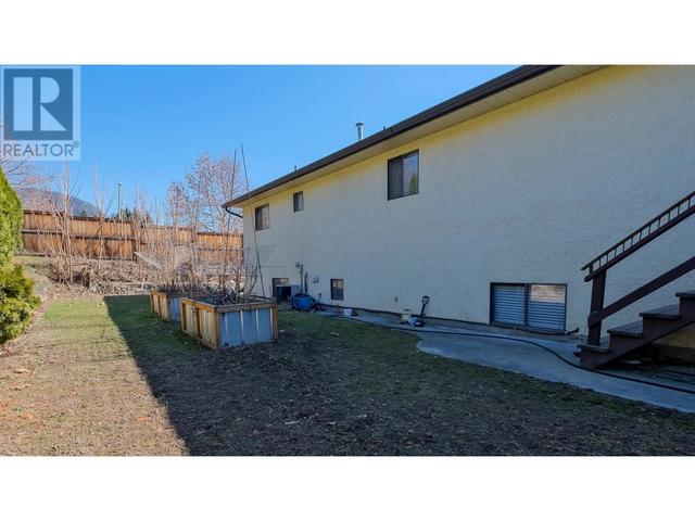 1584 Highway 33 E, House detached with 4 bedrooms, 2 bathrooms and 20 parking in Kelowna BC | Image 41