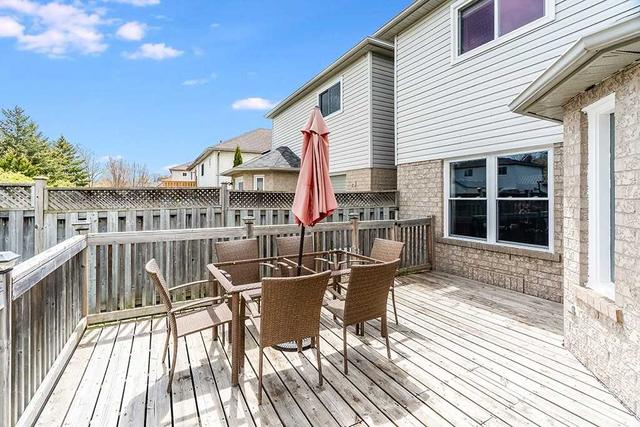68 Rundle Cres, House attached with 3 bedrooms, 3 bathrooms and 3 parking in Barrie ON | Image 16