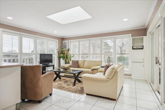49 Avonwick Gate, House detached with 4 bedrooms, 4 bathrooms and 7 parking in Toronto ON | Image 13