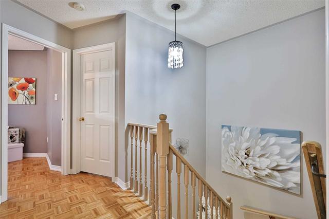 15 Louana Cres, Townhouse with 3 bedrooms, 3 bathrooms and 3 parking in Vaughan ON | Image 13