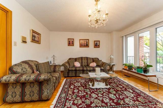 815 Gladstone Ave, House detached with 4 bedrooms, 3 bathrooms and 3 parking in Toronto ON | Image 23