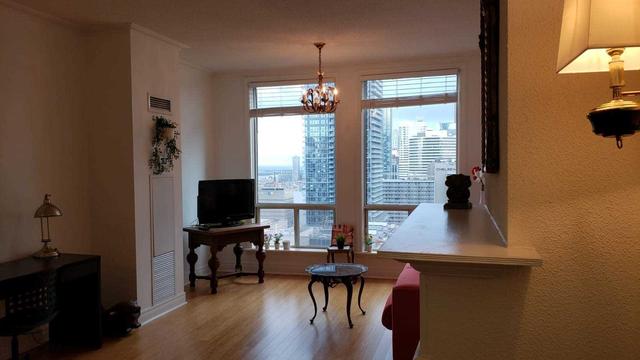lph05 - 25 Grenville St, Condo with 1 bedrooms, 1 bathrooms and 1 parking in Toronto ON | Image 1