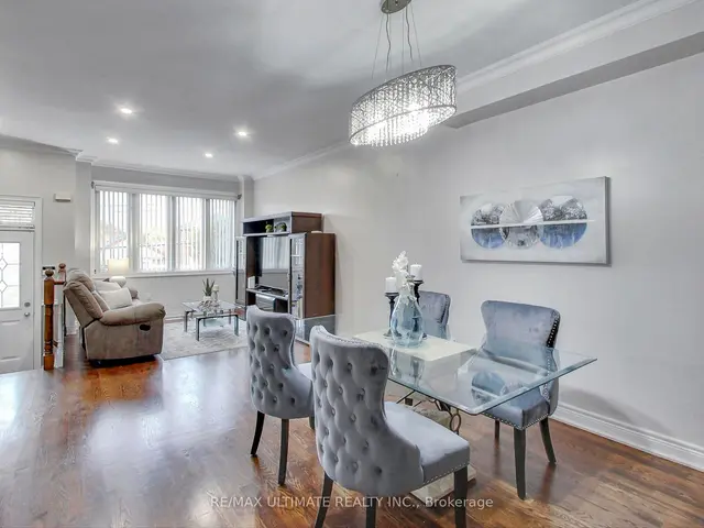 436 Gilbert Ave, House semidetached with 3 bedrooms, 4 bathrooms and 5 parking in Toronto ON | Image 1