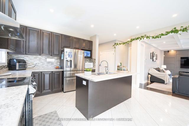 20 Peony St, House detached with 4 bedrooms, 6 bathrooms and 6 parking in Brampton ON | Image 2