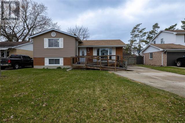 1151 Cambridge Crescent, House detached with 4 bedrooms, 1 bathrooms and null parking in Sarnia ON | Image 1