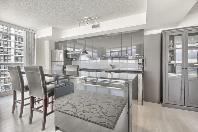 1002 - 29 Singer Crt, Condo with 2 bedrooms, 2 bathrooms and 1 parking in Toronto ON | Image 5