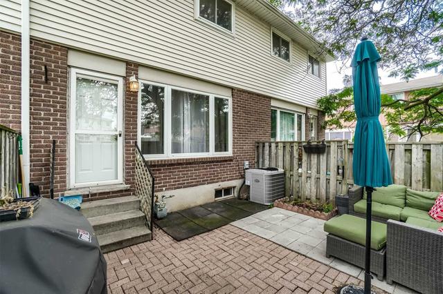 120 Quigley Rd, Townhouse with 3 bedrooms, 2 bathrooms and 2 parking in Hamilton ON | Image 26