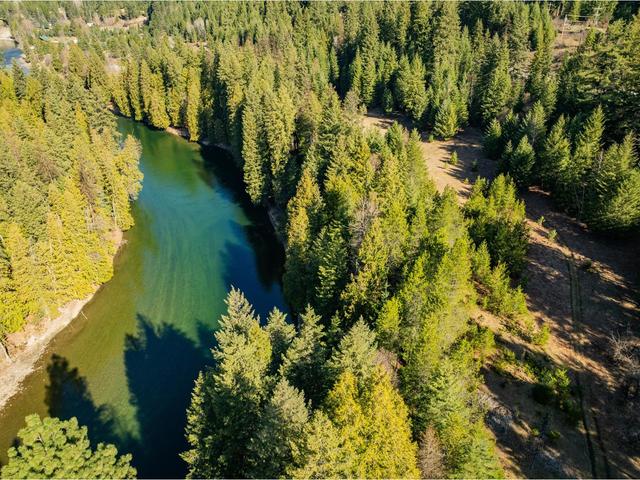 2621 Highway 3a, House detached with 2 bedrooms, 1 bathrooms and null parking in Central Kootenay I BC | Image 34