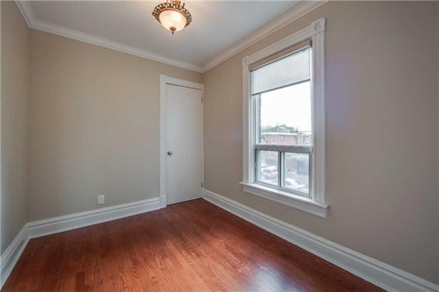 Upper - 355 Dovercourt Rd, House semidetached with 3 bedrooms, 1 bathrooms and 1 parking in Toronto ON | Image 9