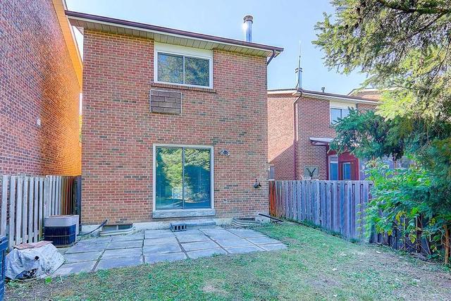 60 Lady Churchill Crt, House attached with 3 bedrooms, 3 bathrooms and 4 parking in Toronto ON | Image 28