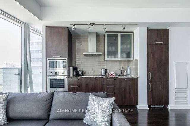 2004 - 14 York St, Condo with 1 bedrooms, 1 bathrooms and 0 parking in Toronto ON | Image 5