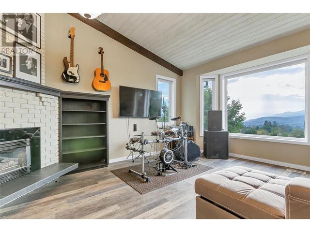 4308 Wellington Drive, House detached with 4 bedrooms, 3 bathrooms and 2 parking in Vernon BC | Image 13