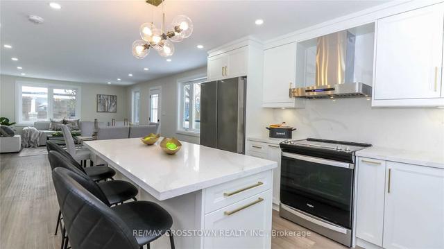 255 Barrie St, House detached with 3 bedrooms, 3 bathrooms and 5 parking in Essa ON | Image 2
