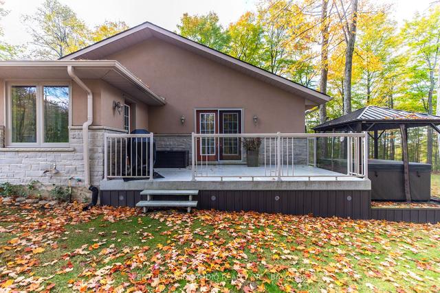 600359 Sideroad 50 Rd, House detached with 2 bedrooms, 3 bathrooms and 8 parking in Chatsworth ON | Image 4