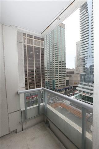 1205 - 35 Balmuto St, Condo with 2 bedrooms, 2 bathrooms and 1 parking in Toronto ON | Image 13