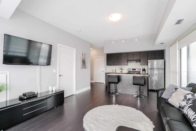 401 - 35 Brian Peck Cres, Condo with 2 bedrooms, 2 bathrooms and 1 parking in Toronto ON | Image 6