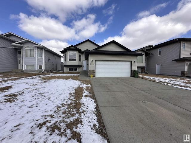 7314 166a Av Nw, House detached with 3 bedrooms, 2 bathrooms and null parking in Edmonton AB | Image 2