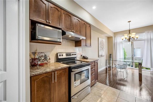 213 Butterfly Walk, Townhouse with 3 bedrooms, 3 bathrooms and 3 parking in Ottawa ON | Image 8