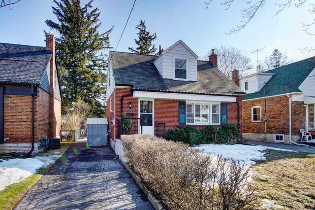 37 Lippincott St W, House detached with 3 bedrooms, 1 bathrooms and 2 parking in Toronto ON | Image 1